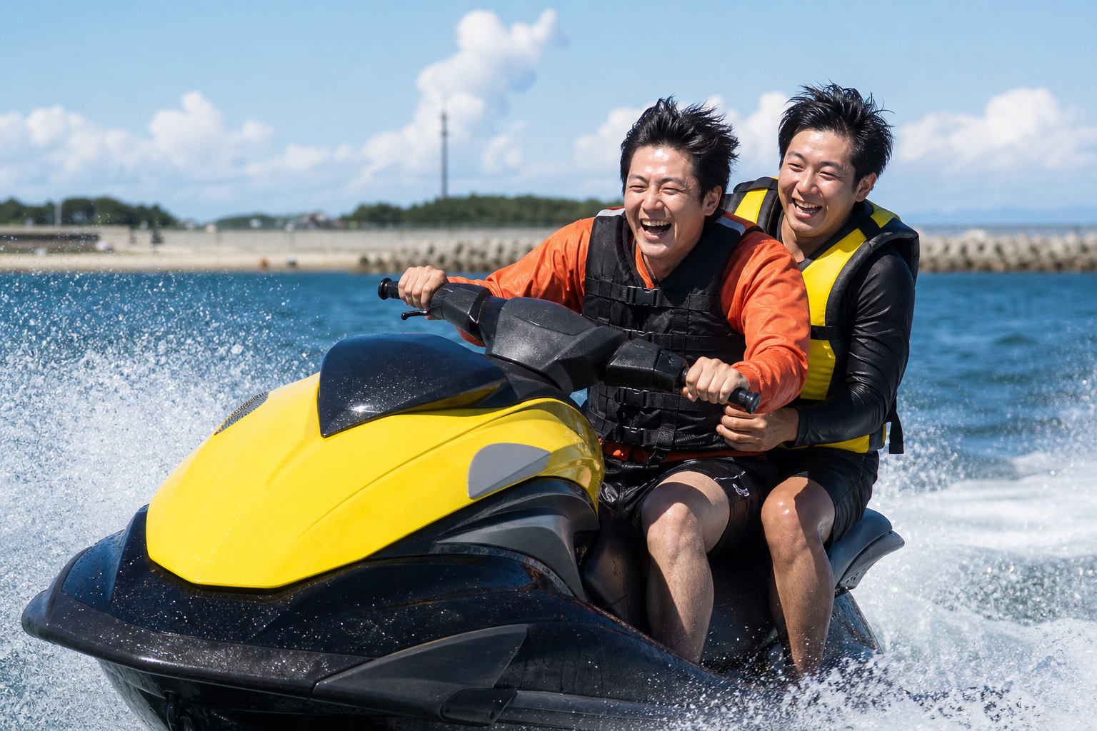 海でジェットスキーを楽しむ社員たち